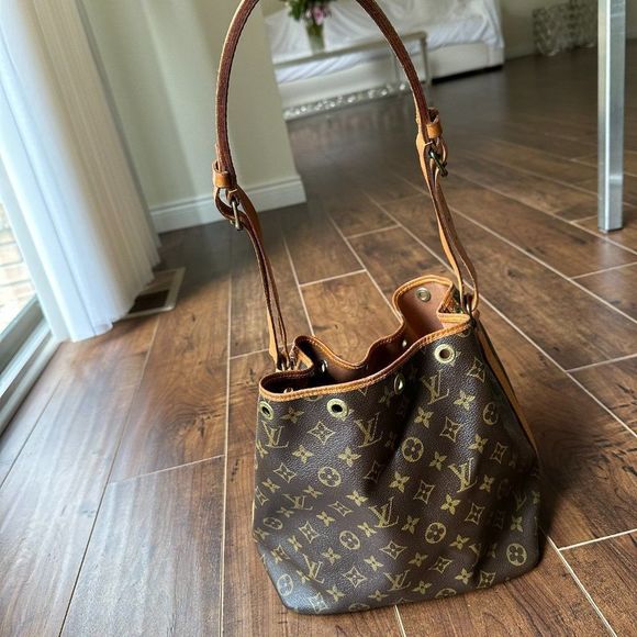 Louis Vuitton Bag - Picture 3 of 11